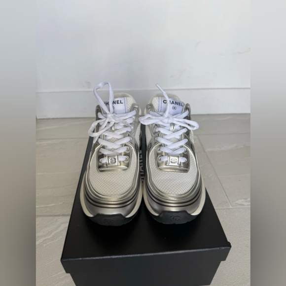 Chanel CC Logo Sneakers - Picture 3 of 8